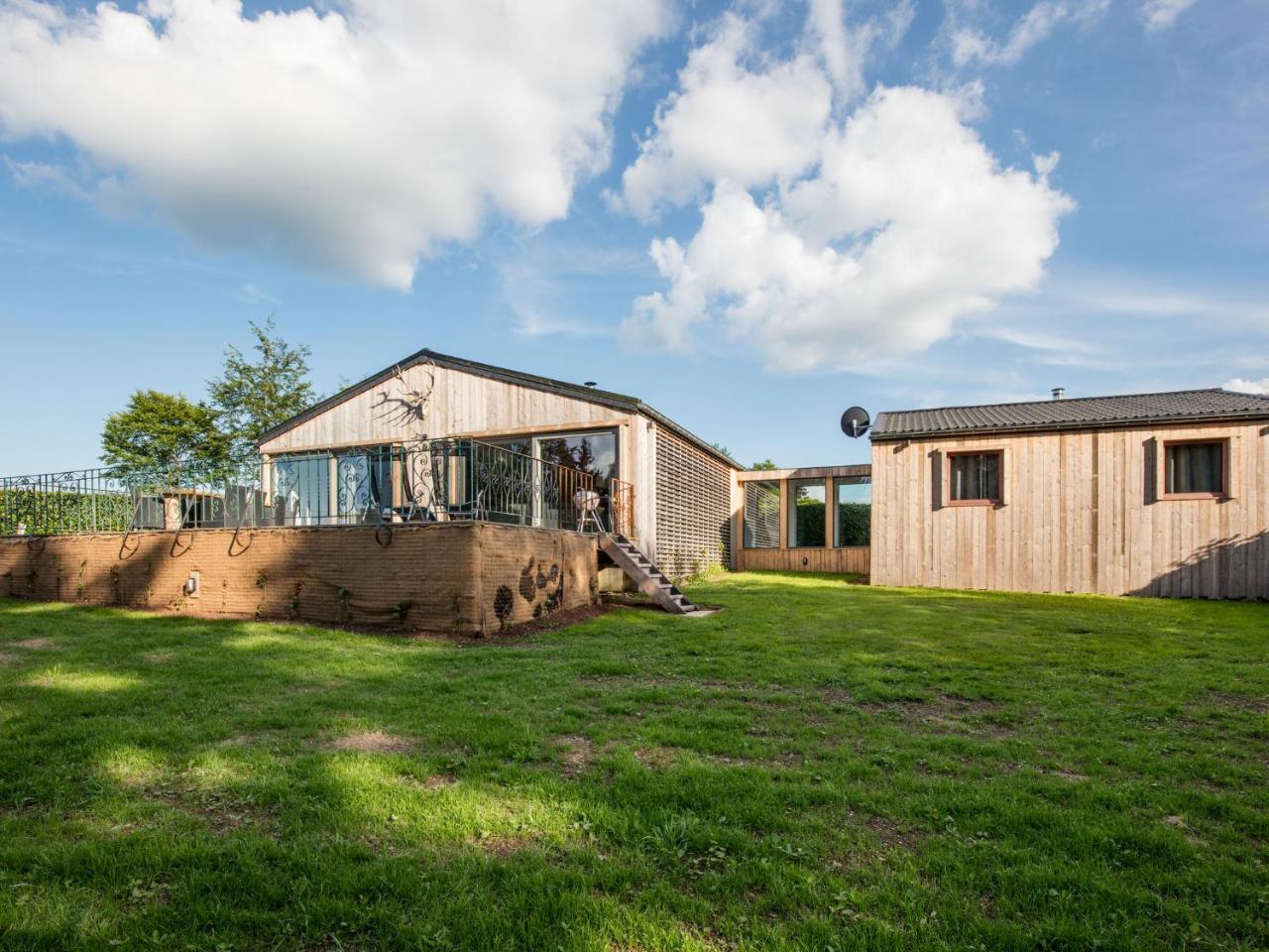 Lush Chalet Near Lake Of B Tgenbach Wirtzfeld Exterior photo